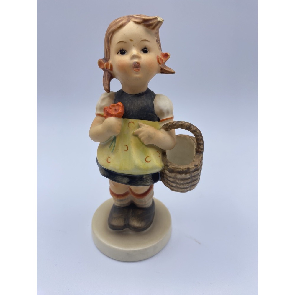 Vintage Goebel HUMMEL Western Germany 5-3/4" Figurine - #98 "Sister"
